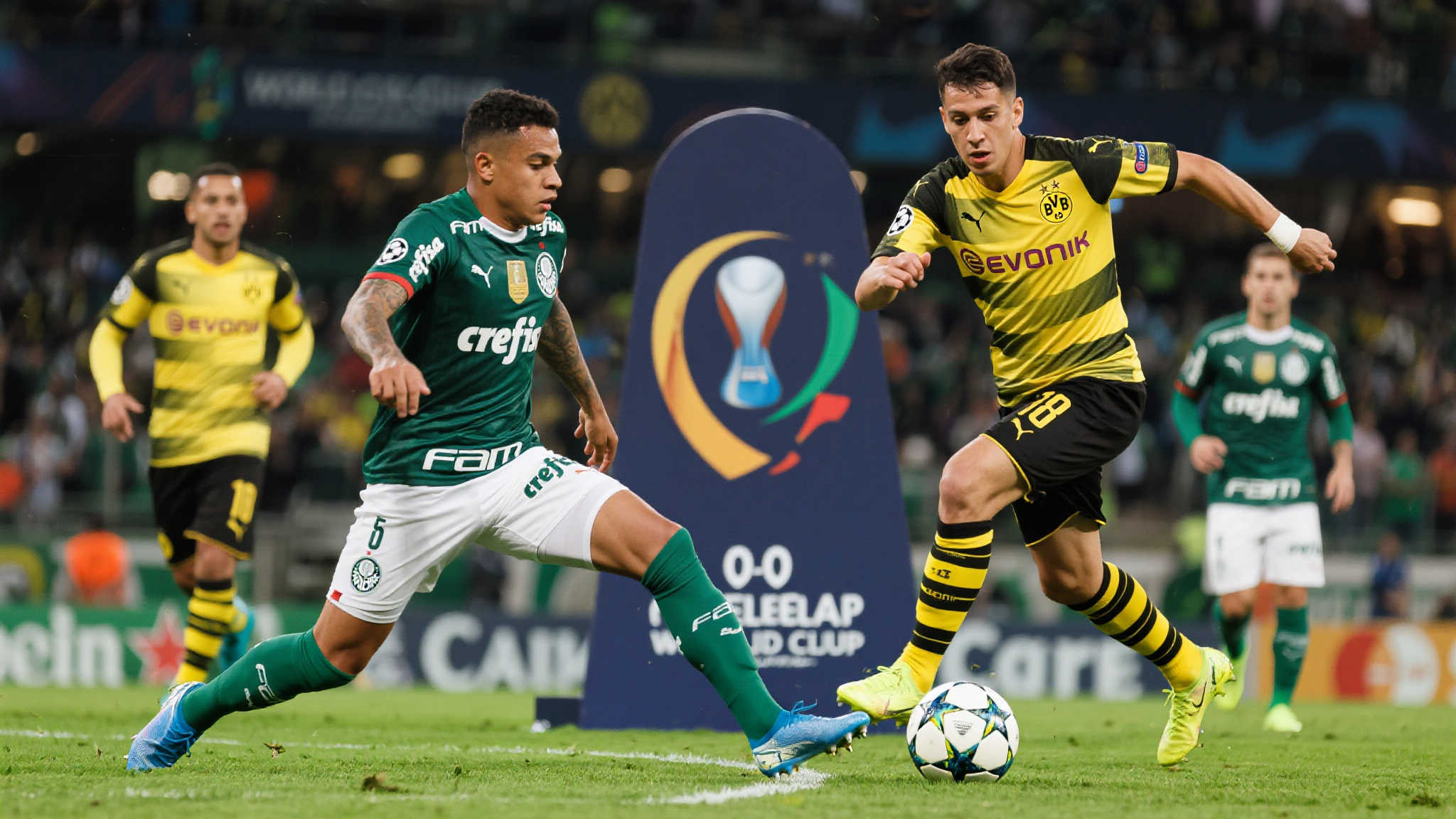 世俱杯多特蒙德与弗鲁米嫩塞闷平收场 近年来,世界俱乐部杯赛场出现了众多令人难忘的比赛,